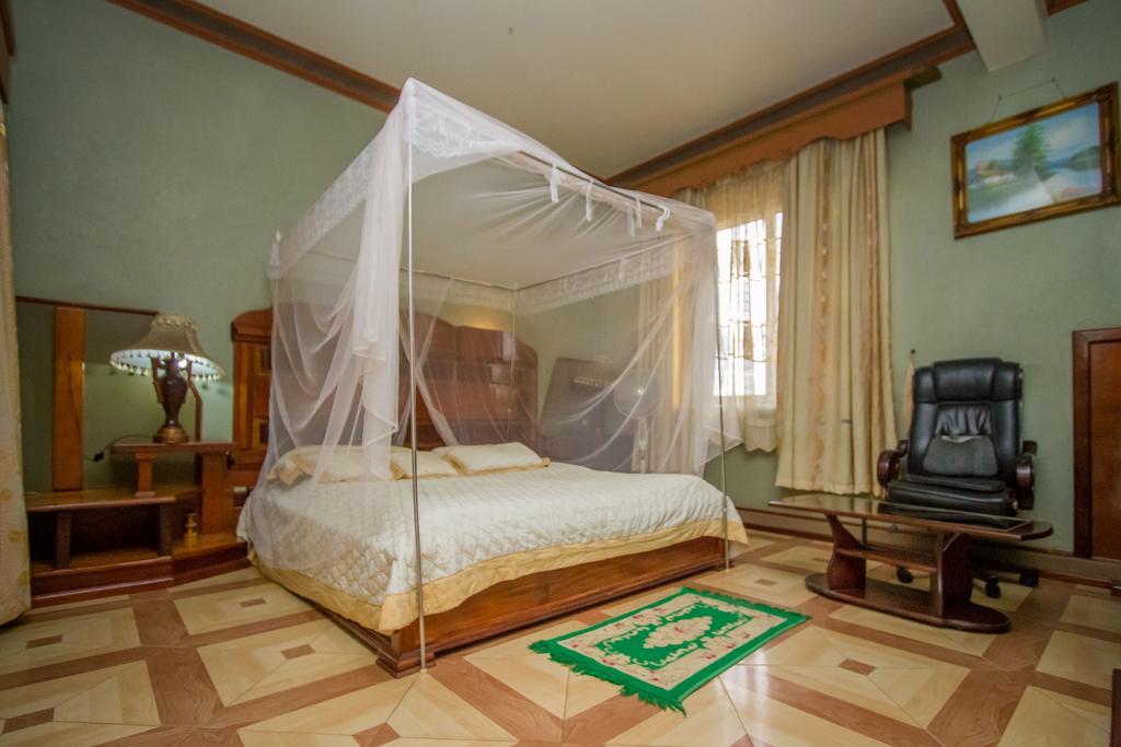 Grand Holiday International Hotel Mbarara ภายนอก รูปภาพ