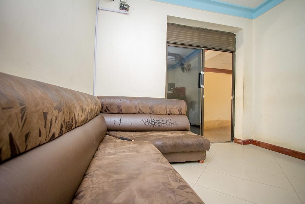 Grand Holiday International Hotel Mbarara ภายนอก รูปภาพ